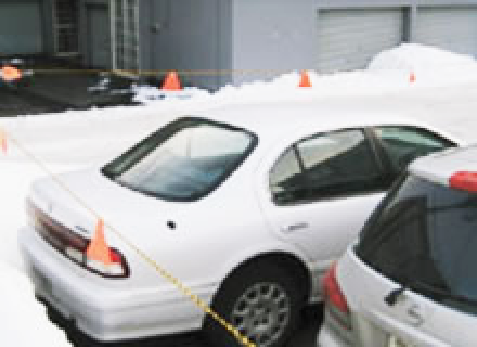 注意標識旗付きロープ（ロープ君）駐車場の侵入防止や規制画像
